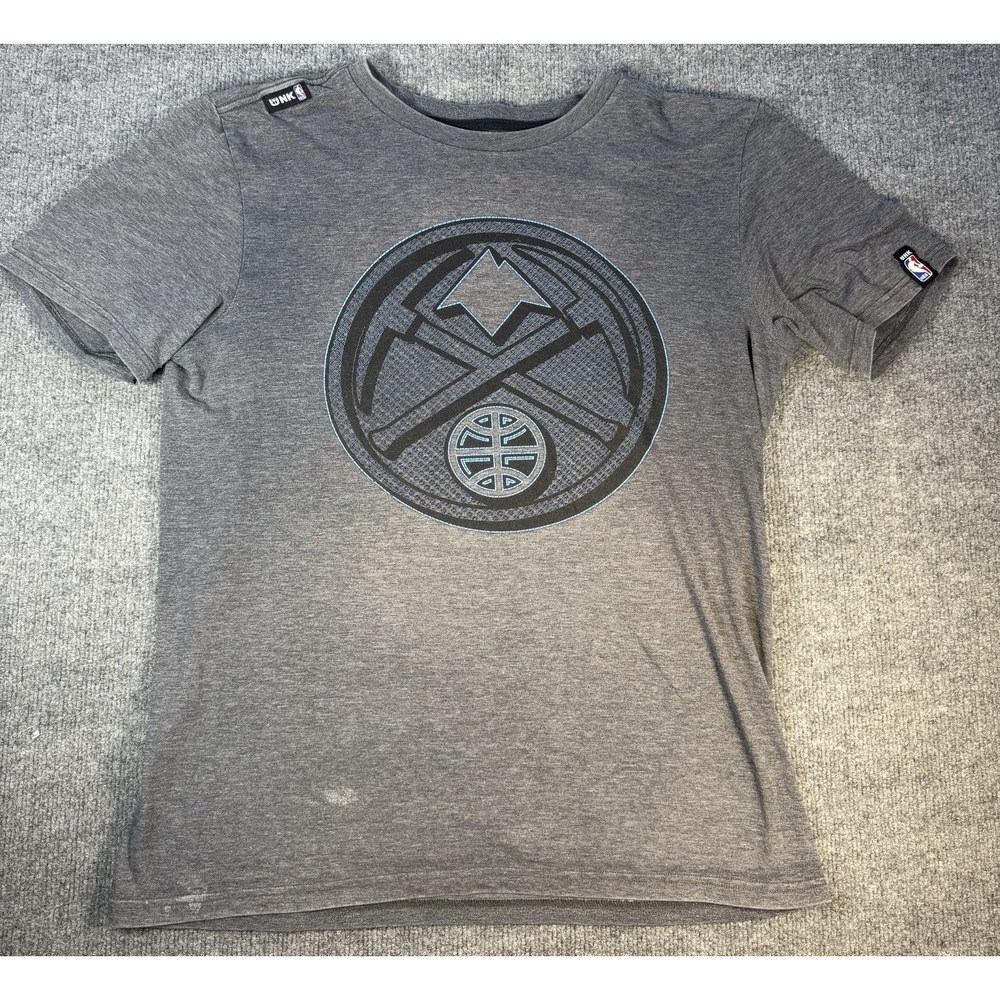 Denver Nuggets UNK NBA Gray Graphic T Shirt Men's Large Basketball Logo Tee